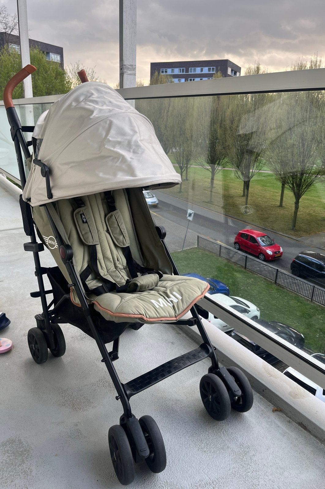 Mini by Easywalker Buggy - licht Groen met beige zonnekap, Kinderen en Baby's, Buggy's, Ophalen, Gebruikt, Overige merken, Regenhoes