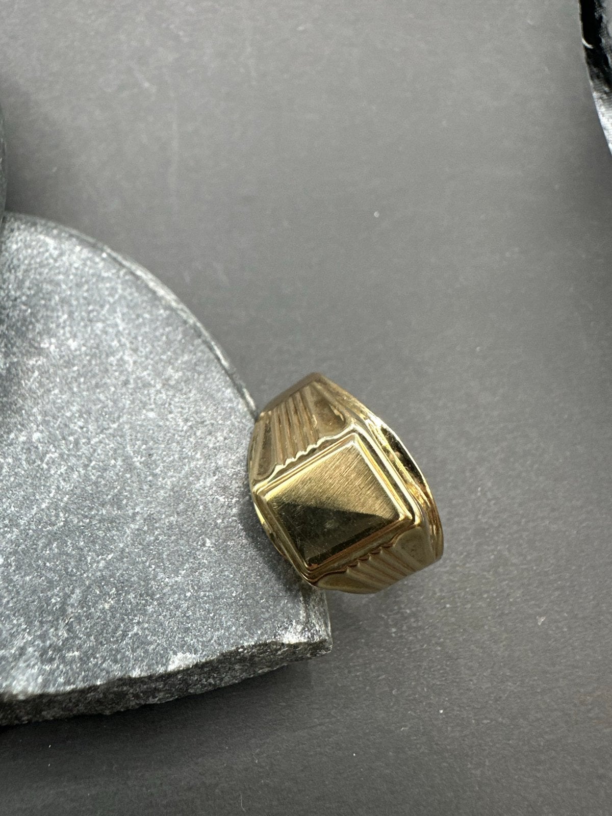 14k Gouden Zegelring, Gebruikt, Ophalen of Verzenden, 17 tot 18, Dame of Heer