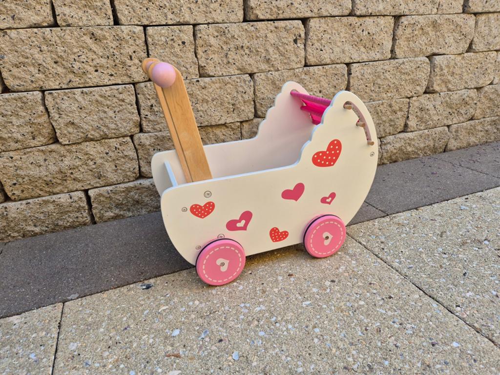Houten Poppenwagen met Hartjes, Ophalen, Zo goed als nieuw, Overige typen