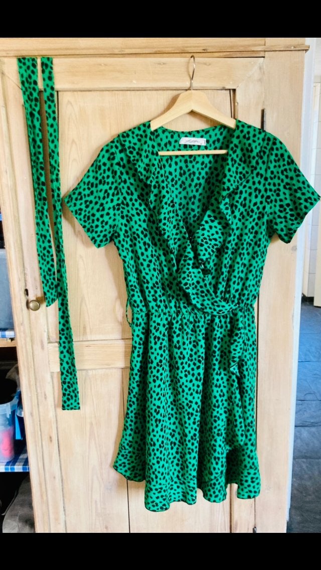 Ambika Groene Jurk met Luipaardprint, Kleding | Dames, Jurken, Zo goed als nieuw, Maat 38/40 (M), Groen, Boven de knie, Ophalen