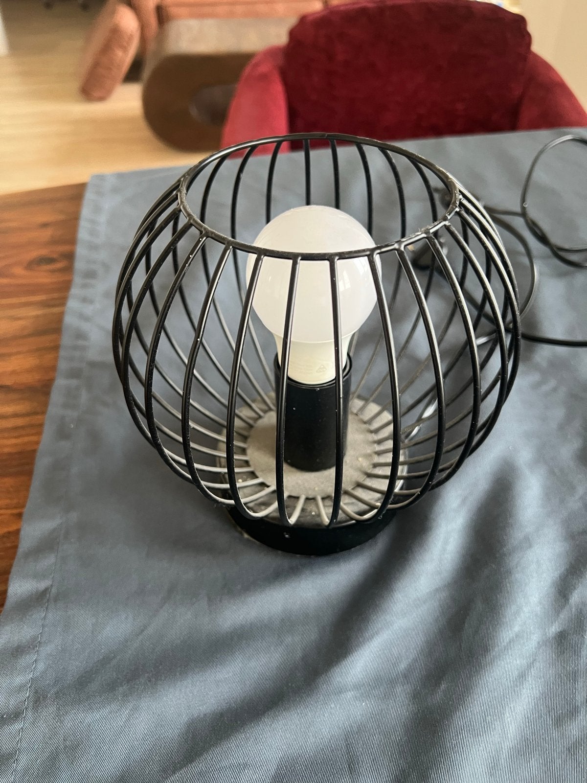 Zwarte metalen tafellamp met draadkooi design, Metaal, Overige merken, Gebruikt, Zwart