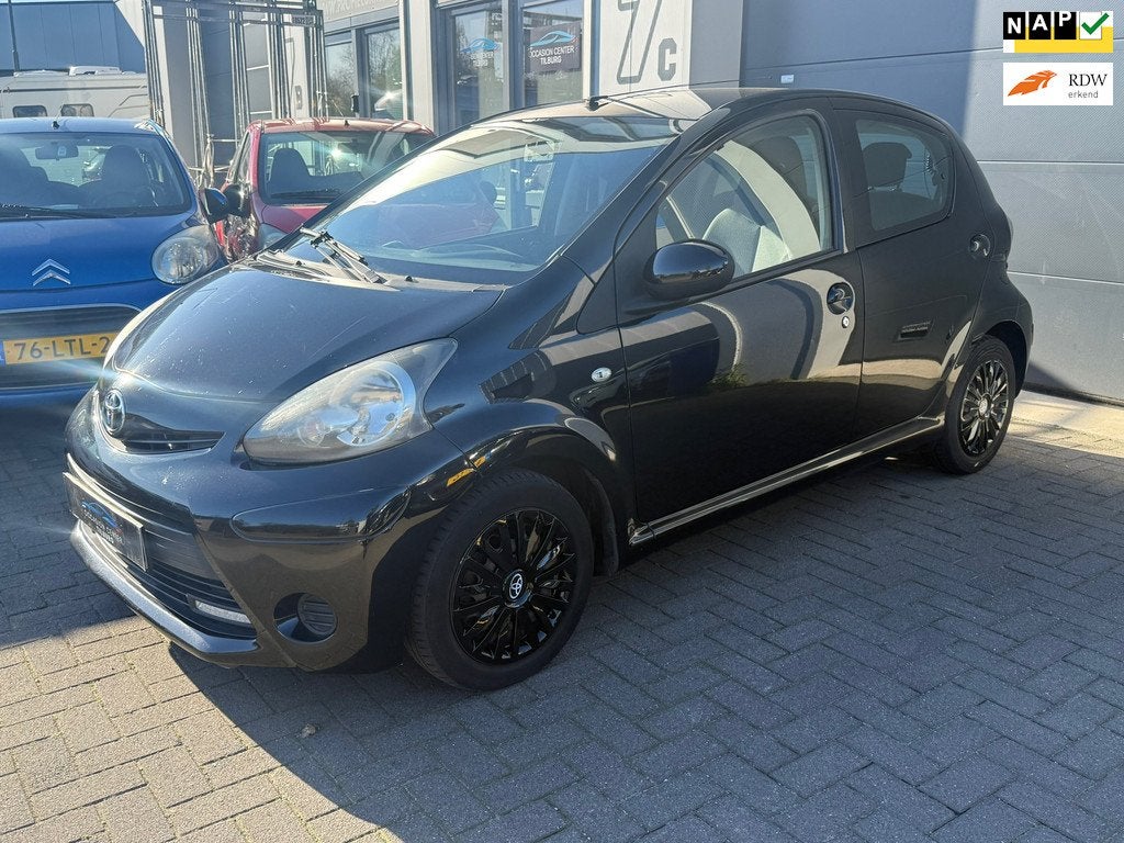 Toyota Aygo 1.0 AUTOMAAT | AIRCO | ELEKTR PAKKET | NAP |, Auto's, Euro 5, Stof, Gebruikt, Zwart