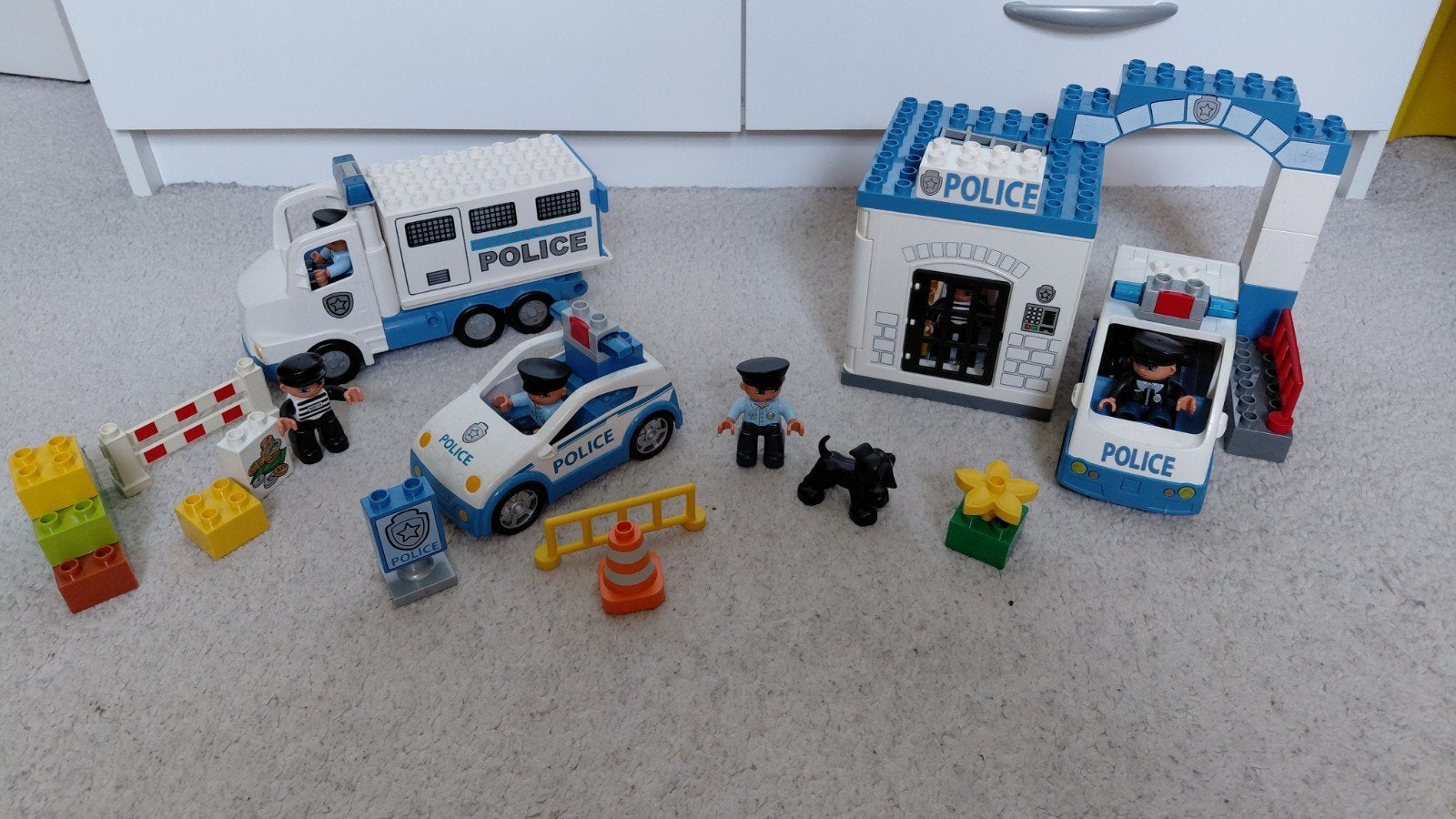 Duplo politiebureau, Kinderen en Baby's, Speelgoed | Duplo en Lego, Ophalen of Verzenden, Gebruikt, Complete set, Duplo