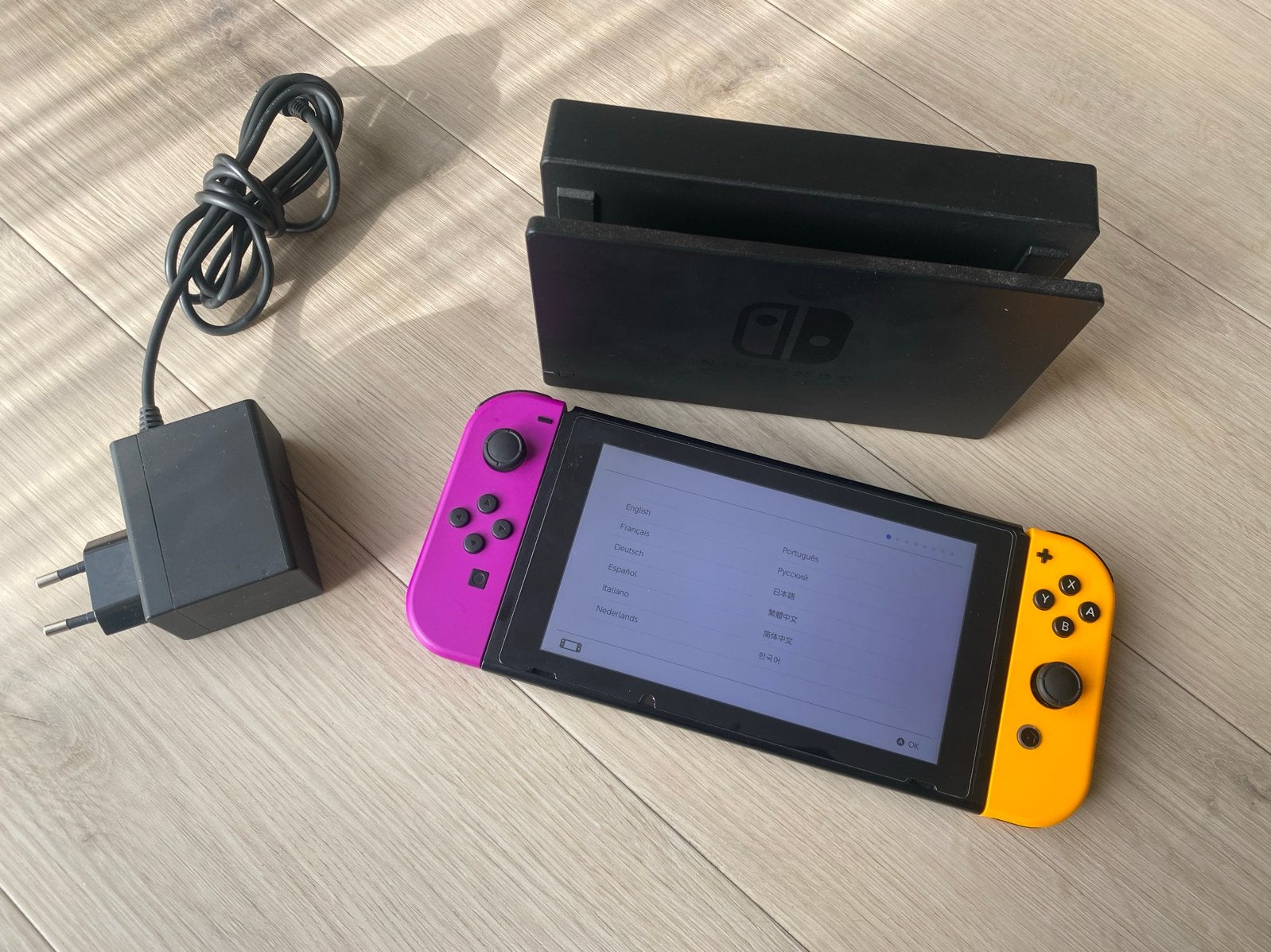 Nintendo Switch v2 (perfecte staat), Spelcomputers en Games, Ophalen of Verzenden, Zo goed als nieuw, Met 2 controllers, Switch Original