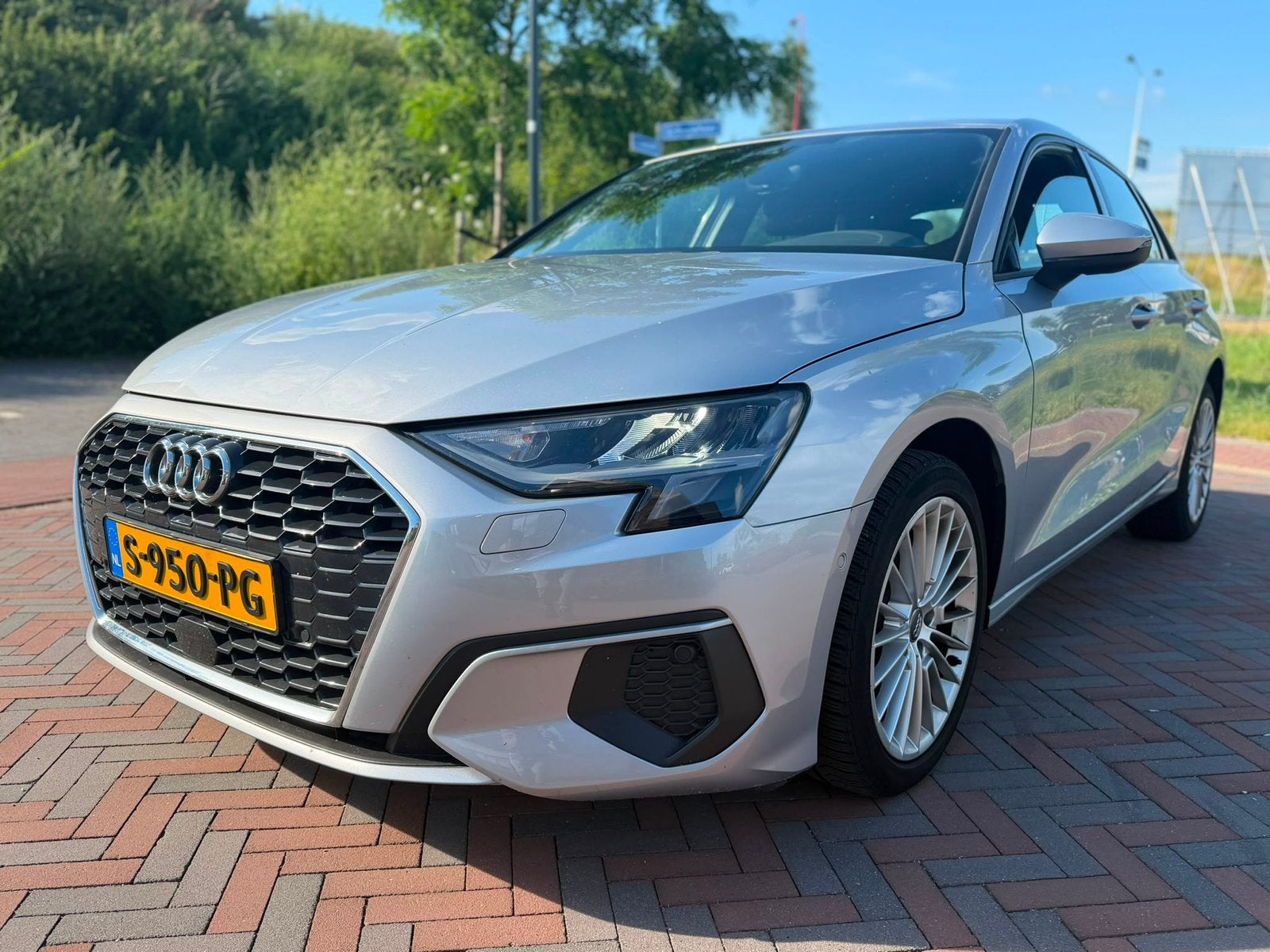Audi A3 35 TDI 150pk S Tronic 2020 Grijs, Auto's, Audi, Stof, Zwart, 4 cilinders, Lichtsensor
