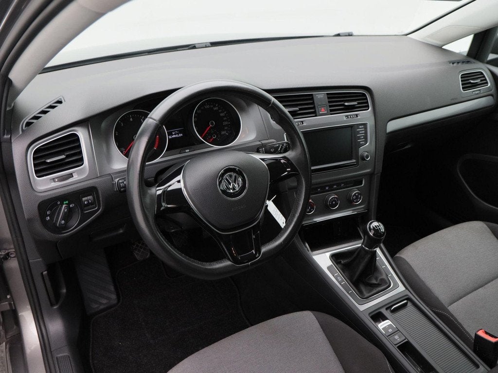 Volkswagen Golf 1.0 TSi Edition 115 Pk | Trekhaak | CarPlay, Voorwielaandrijving, Stof, Gebruikt, 23 km/l