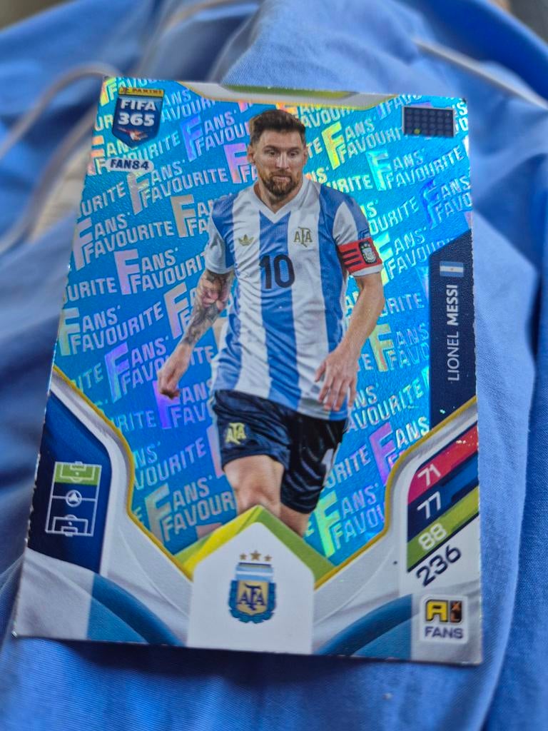 Lionel Messi FIFA 365 Adrenalyn XL Fans' Favourite Kaart, Ophalen of Verzenden