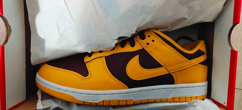 Nike Dunk Low Retro University Gold maat 45, Kleding | Heren, Schoenen, Overige kleuren, Nike, Nieuw, Ophalen of Verzenden