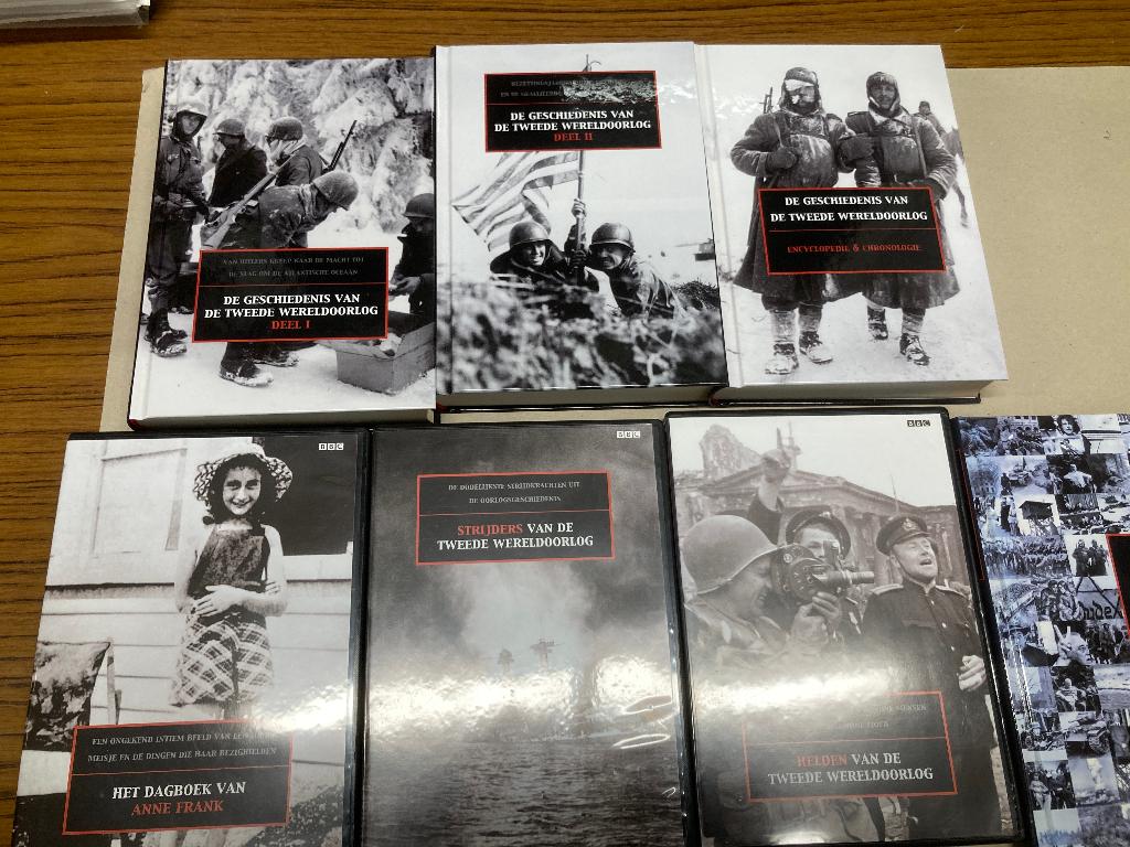 De geschiedenis van de 2e wereldoorlog 4 boeken & 3 DVD' s, Ophalen of Verzenden, 19e eeuw, Zo goed als nieuw, Europa