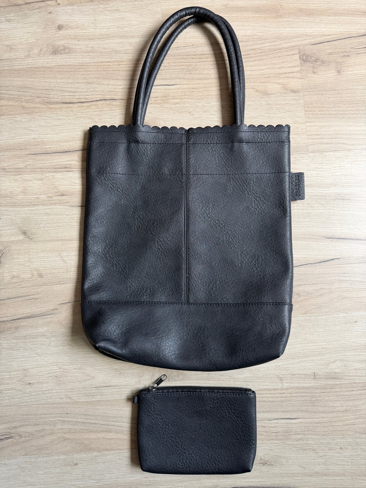 Beagles shopper leather look / vegan leer zwart met etui, Sieraden, Tassen en Uiterlijk, Ophalen of Verzenden, Zo goed als nieuw