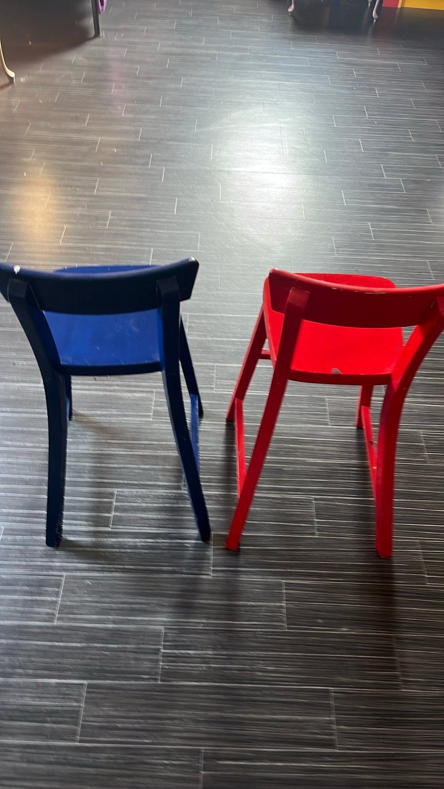 2 kinderstoeltjes, zithoogte 50 cm - Opknappers, Kinderen en Baby's, Kinderstoelen, Ophalen, Gebruikt, Overige typen