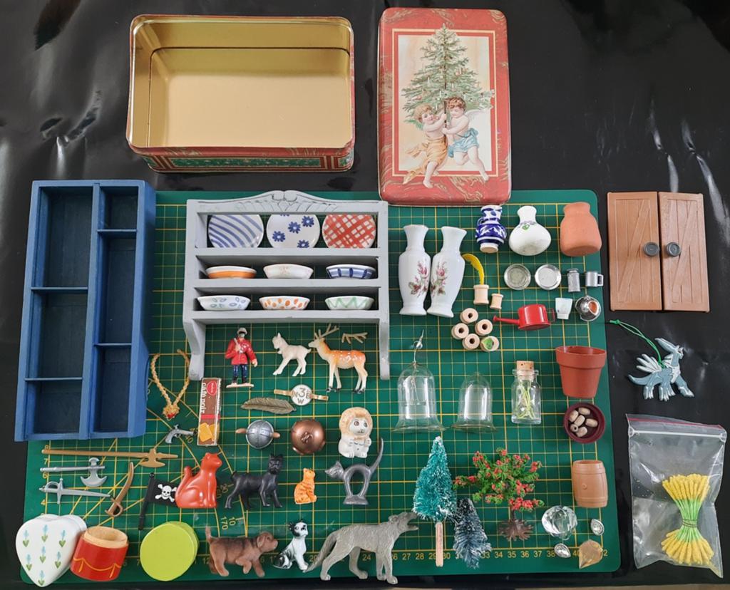 Diverse miniaturen t.b.v. o.a. poppenhuis en letterbak, Verzamelen, Ophalen of Verzenden