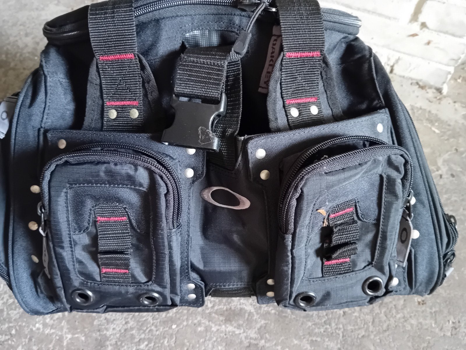Oakley schouder reistas, Ophalen of Verzenden, Zo goed als nieuw, 30 cm of meer