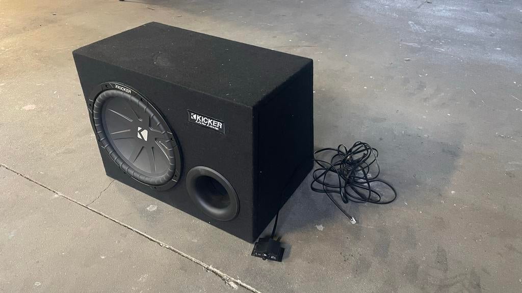 Kicker Subwoofer met opgebouwde versterker, Auto diversen, Ophalen of Verzenden, Gebruikt