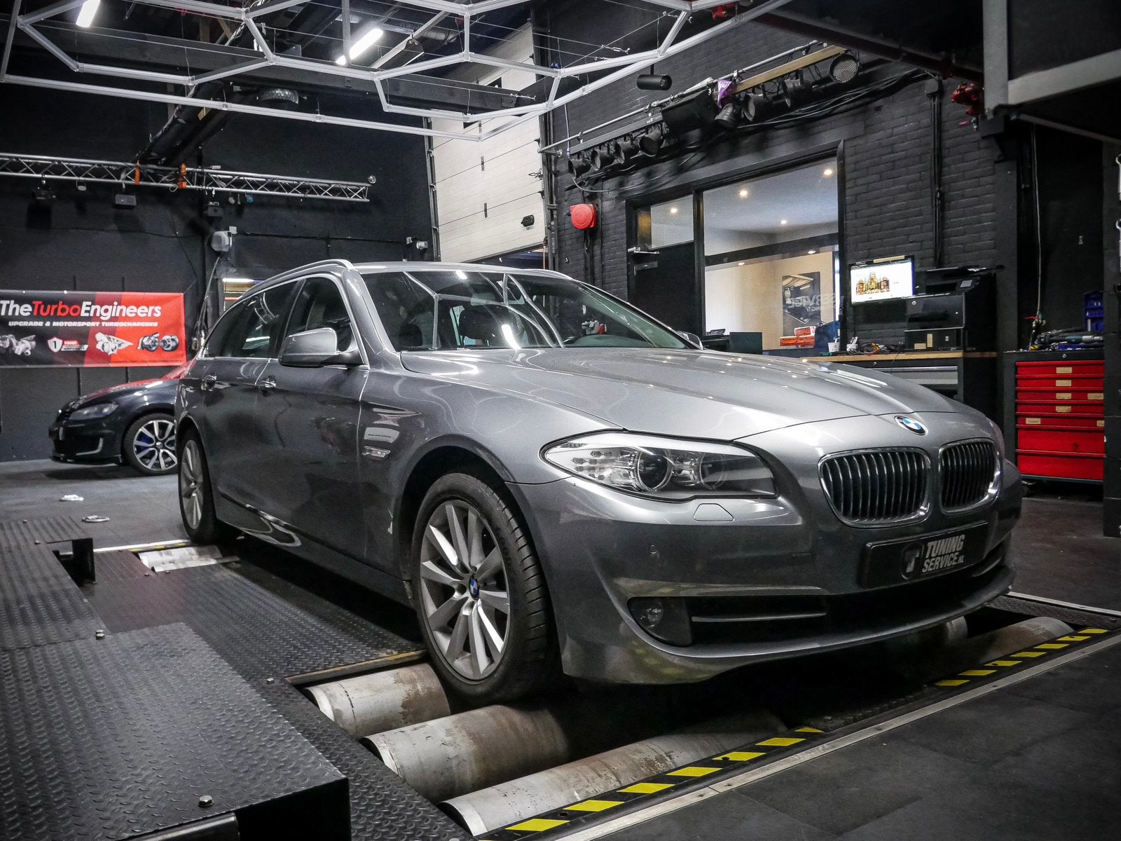 BMW 5-Serie 523I Touring 150KW Aut8 2011 Grijs, Auto's, BMW, Achterwielaandrijving, Zwart, 2000 kg, 2996 cc