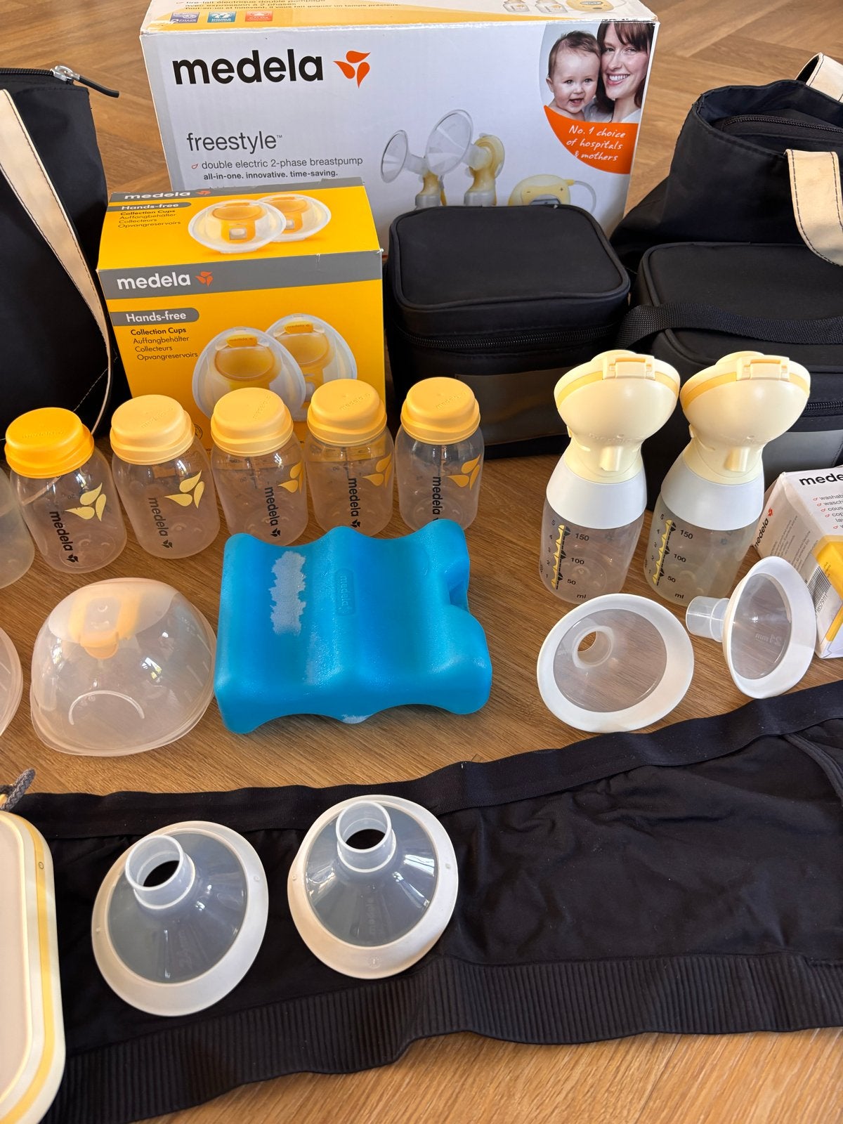 Medela Freestyle borstkolf set + handsfree set en extra's, Ophalen of Verzenden, Zo goed als nieuw