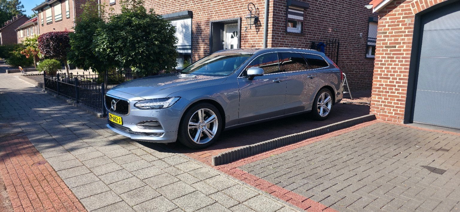 Zeer mooie Volvo V90 T4 190pk bouwjaar 2018, 1969 cc, Blauw, 1616 kg, 14 km/l