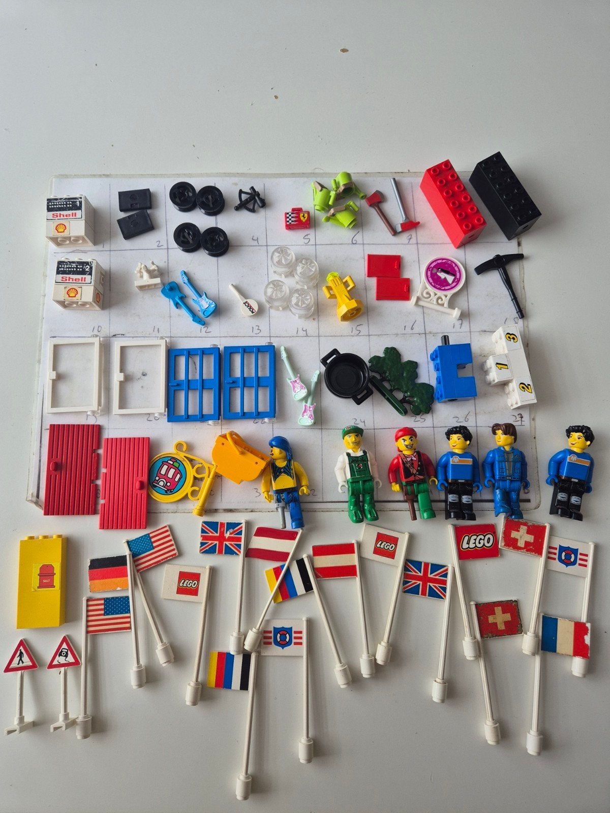 Lego onderdelen deur vlag poppetjes city vintage  shell, Ophalen of Verzenden