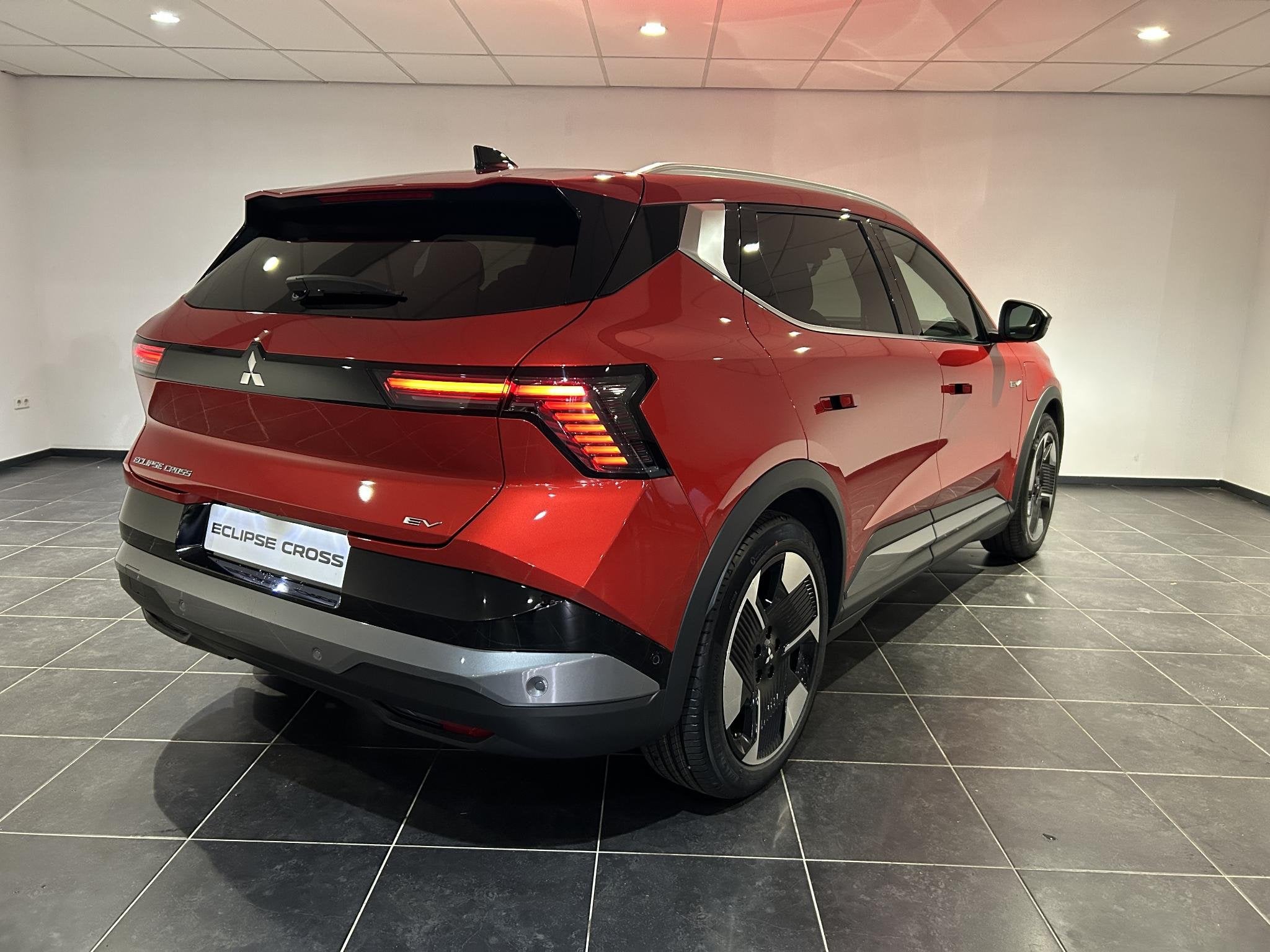 Mitsubishi Eclipse Cross Intense 87 kWh | DEMO | Stoelverwar, Eclipse Cross, Leder en Stof, 1801 kg, SUV of Terreinwagen