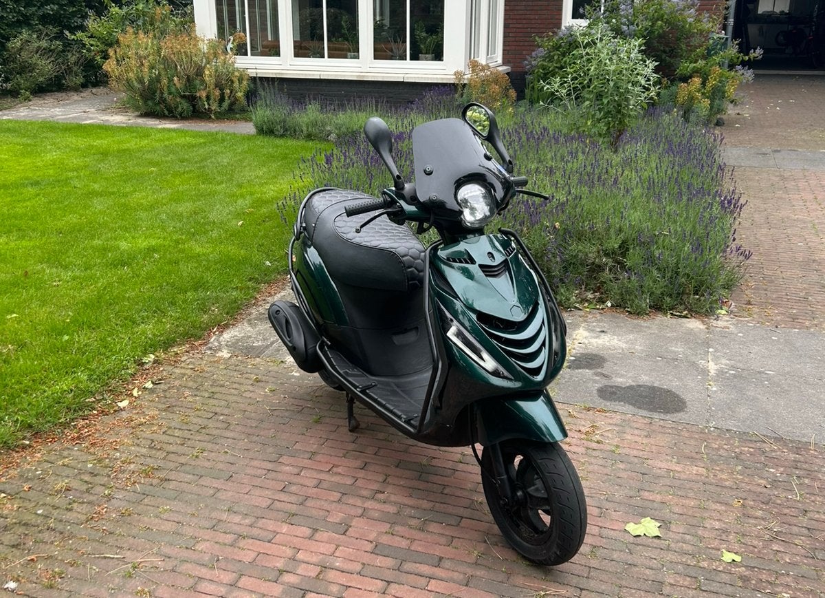 Zip 4T 50cc, Fietsen en Brommers, Ophalen, Maximaal 45 km/u, 0 versnellingen, Zo goed als nieuw