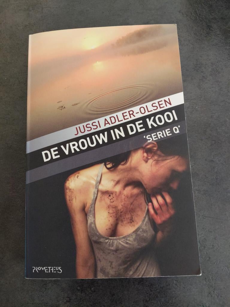 Jussi Adler-Olsen - De vrouw in de kooi, Ophalen of Verzenden, Zo goed als nieuw, Scandinavië, Jussi Adler-Olsen