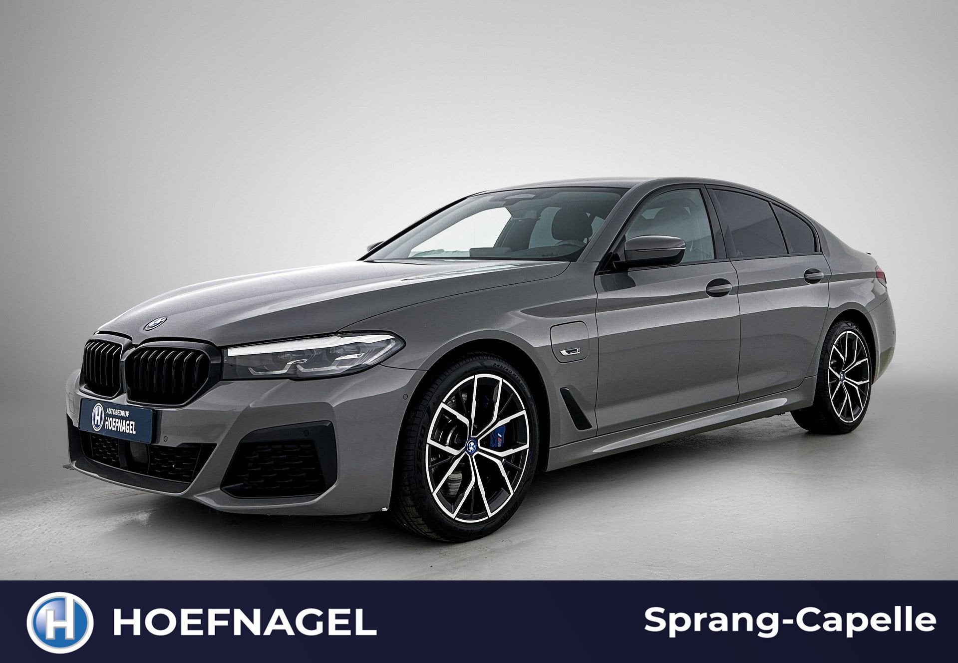 BMW 5-serie 545e xDrive M Sport | Camera | Adaptive Cruise |, 2000 kg, Alcantara, Bedrijf, Vierwielaandrijving