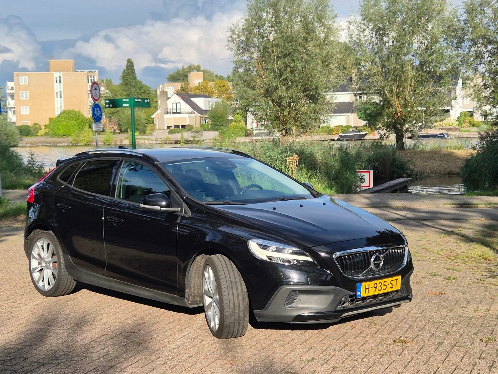 VolvoV40 Cross Country T3 152PK Automaat | Panoroma | Leder, Auto's, Volvo, 1498 cc, 4 cilinders, 700 kg, Zwart