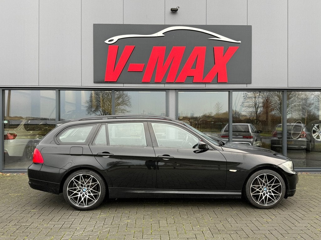BMW Touring 318i 2.0 LCI Touring AUT Exec. Navi Clima Cruise, Auto's, Automaat, 1435 kg, Zwart, 3-Serie