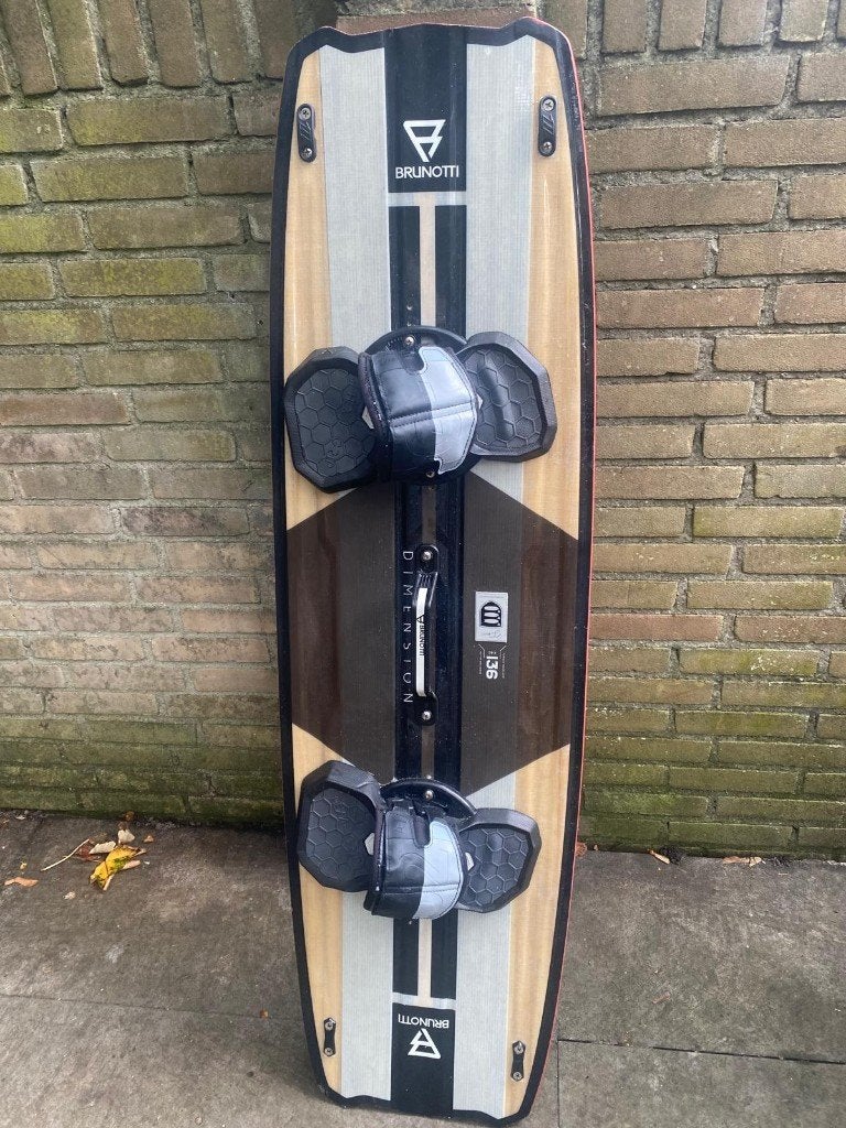 Complete Bandit kitesurfset + bar, board, harnas en pomp., Watersport en Boten, Ophalen, Gebruikt, Kitesurf-set, Twintip