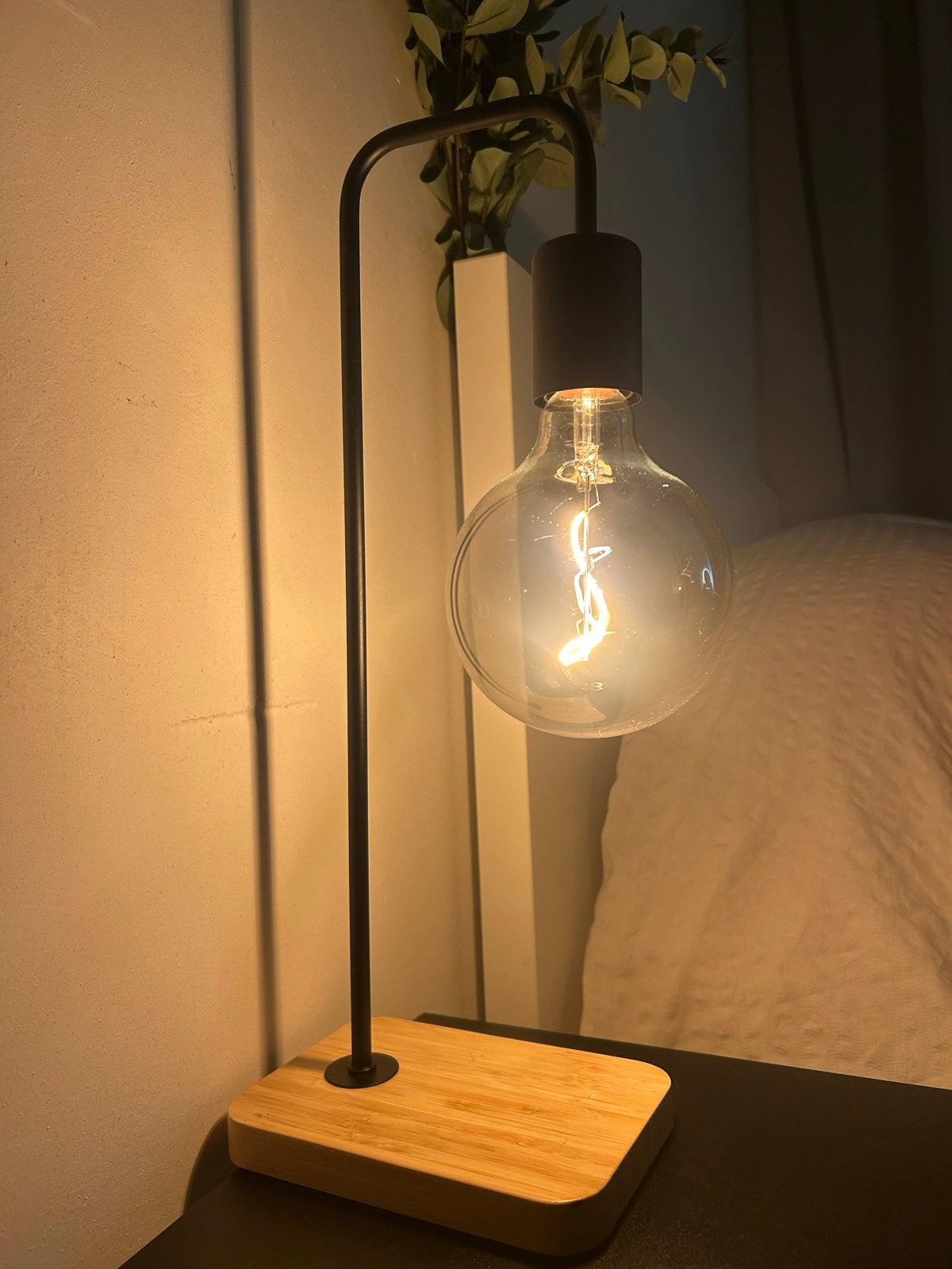 IKEA TVÄRHAND Tafellamp + MOLNART LED-lamp, Huis en Inrichting, Lampen | Tafellampen, Ophalen, Nachtlamp, E27 (groot), Zo goed als nieuw