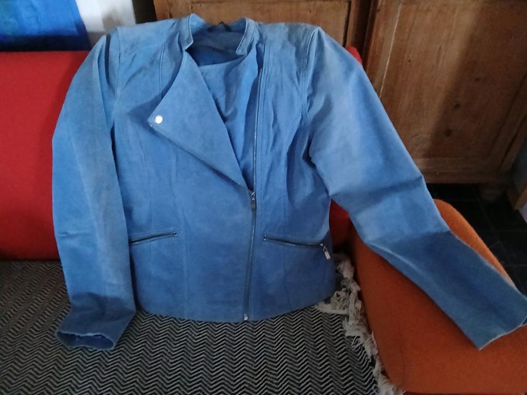 2x suède jasje  in geel en blauw., Ophalen of Verzenden