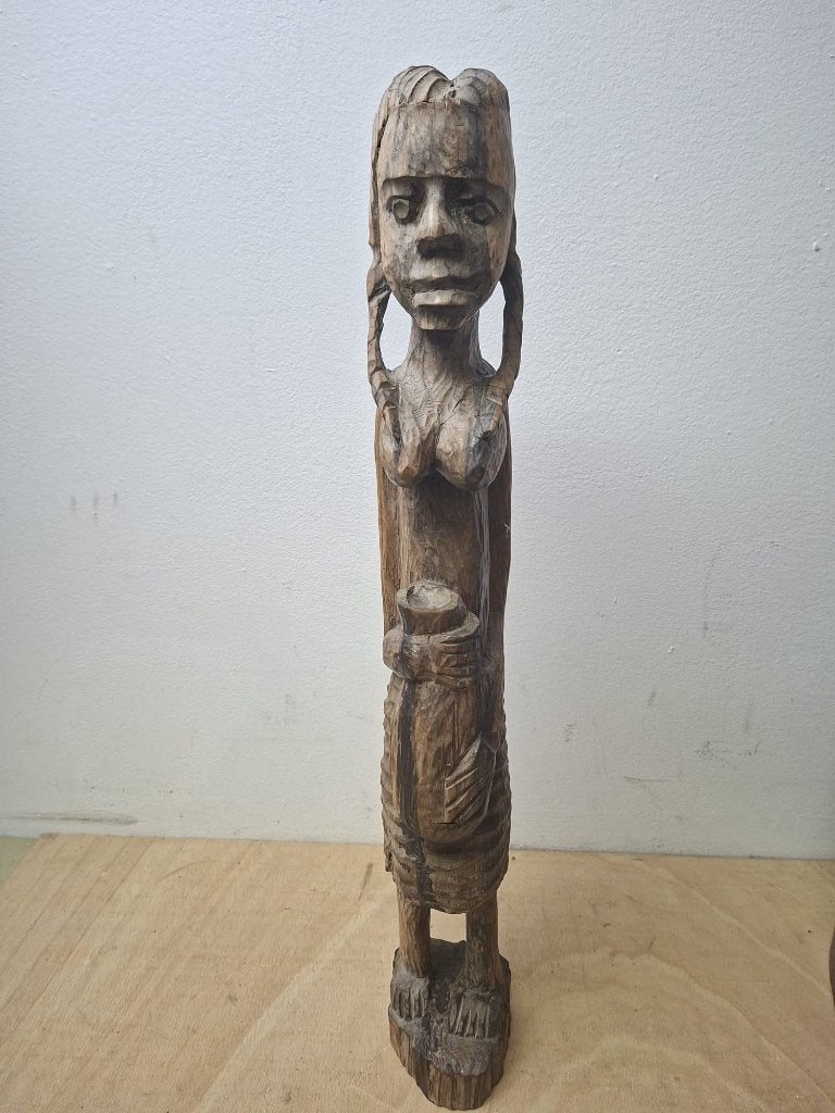 Handgesneden houten beeld meisje met waterkan, Ophalen, 50 - 100 cm, Handgemaakt, Beeld