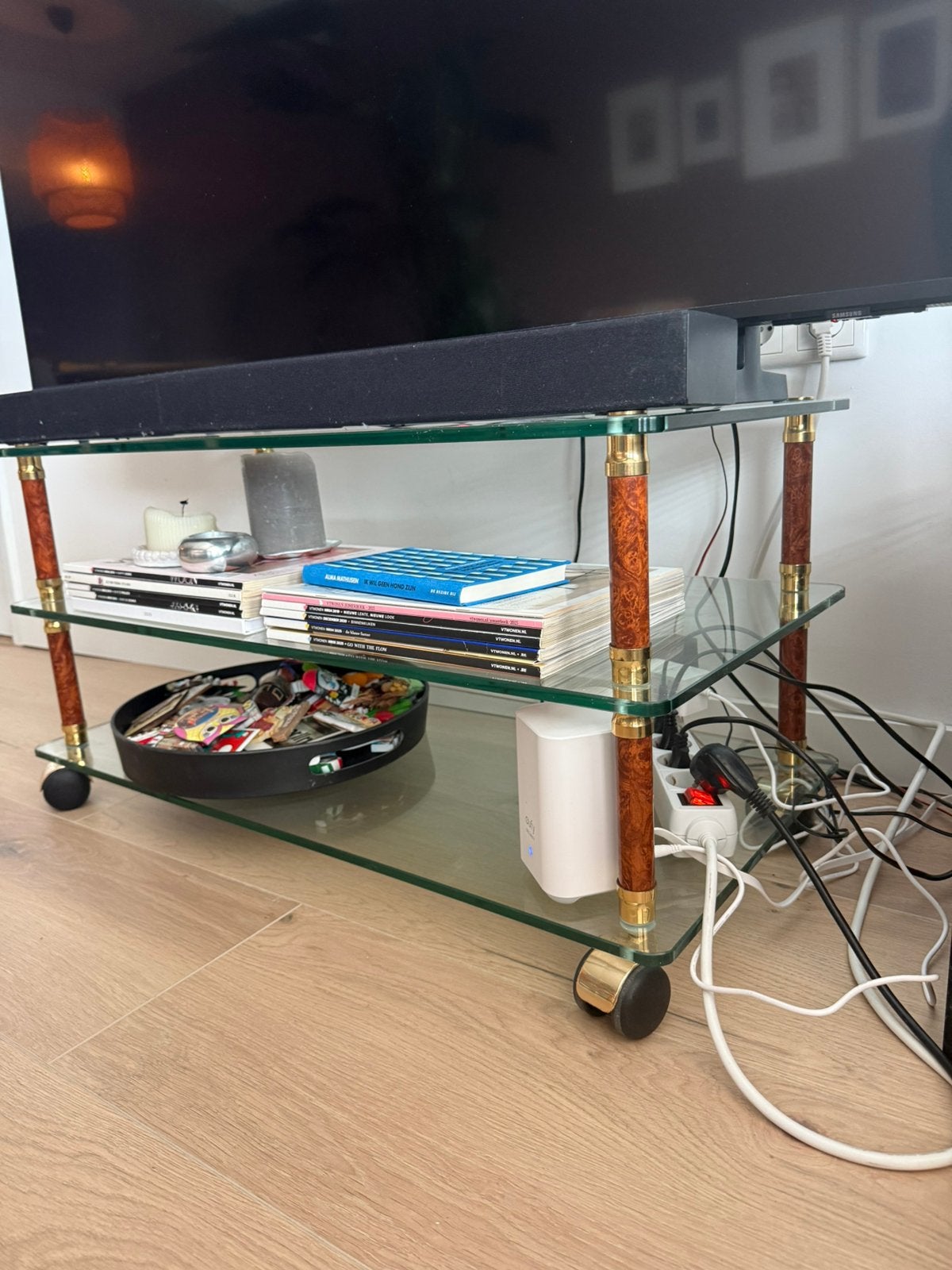 Vintage serveerwagen/ sidetable glas hout/messing details, Ophalen, Gebruikt, 70 tot 120 cm