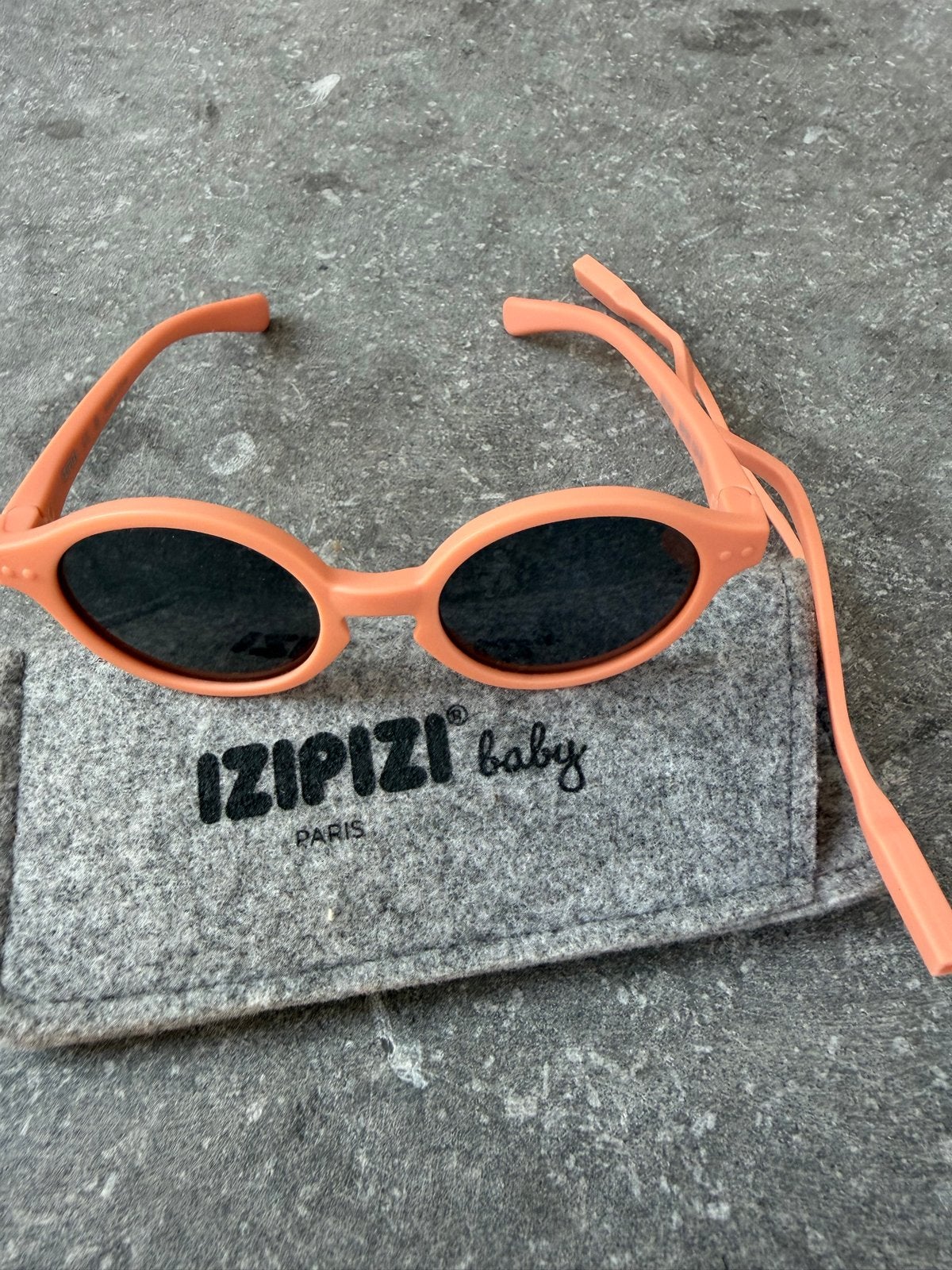 Izipizi Baby Zonnebril Oranje met Hoesje, Ophalen, Zo goed als nieuw
