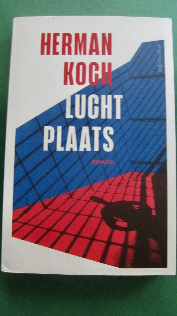 Herman Koch – Luchtplaats (gesigneerd), Ophalen of Verzenden, Zo goed als nieuw, Nederland