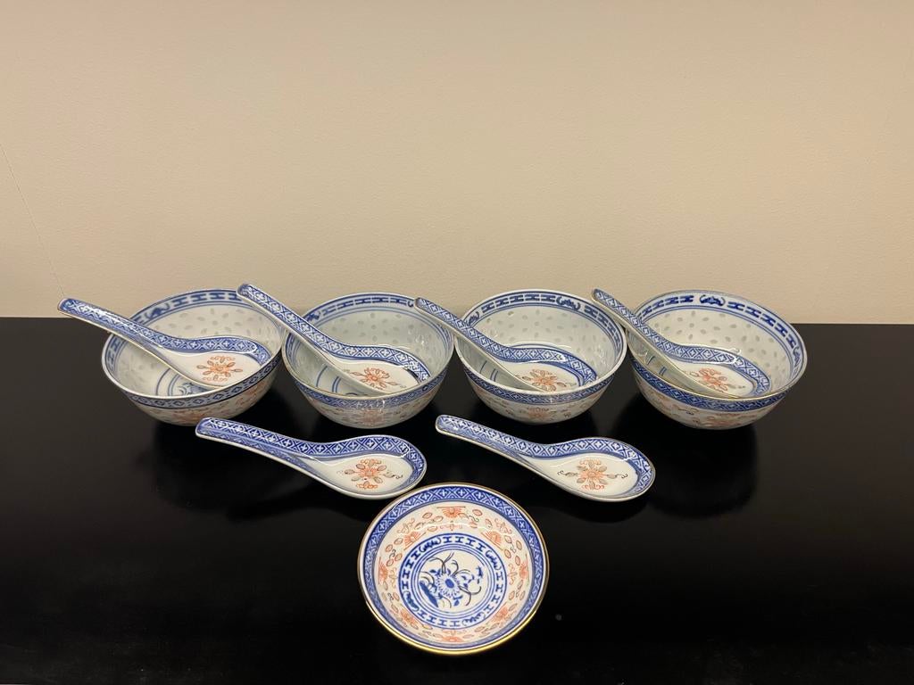 Set van 4 Chinese rijstkommen met rijstkorrel decor & lepels, Antiek en Kunst, Antiek | Porselein, Ophalen of Verzenden