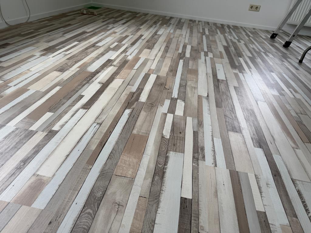 Laminaat Grijs- Goede staat (ca. 27 m²), Ophalen, Zo goed als nieuw, Grijs, 50 tot 100 cm