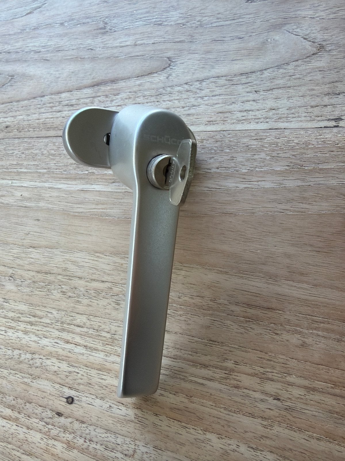 Nieuwe Schüco raamklink met slot, SKG gekeurd (10 stuks), Ophalen of Verzenden, Nieuw, Overige materialen, Klink of Kruk