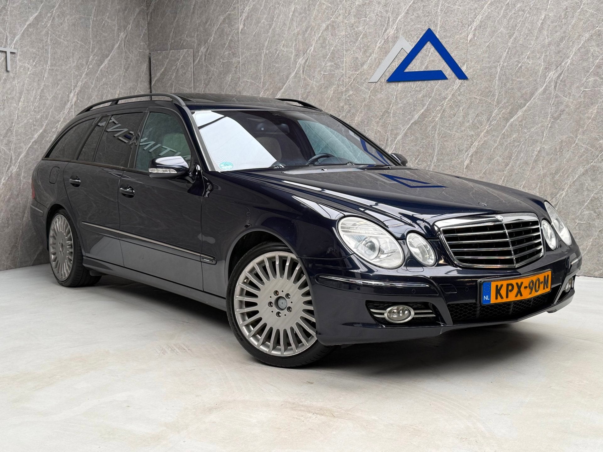 Mercedes-Benz E-klasse Estate 350 CGI 293 PK / Youngtimer /, Auto's, Mercedes-Benz, Automaat, Achterwielaandrijving, Gebruikt