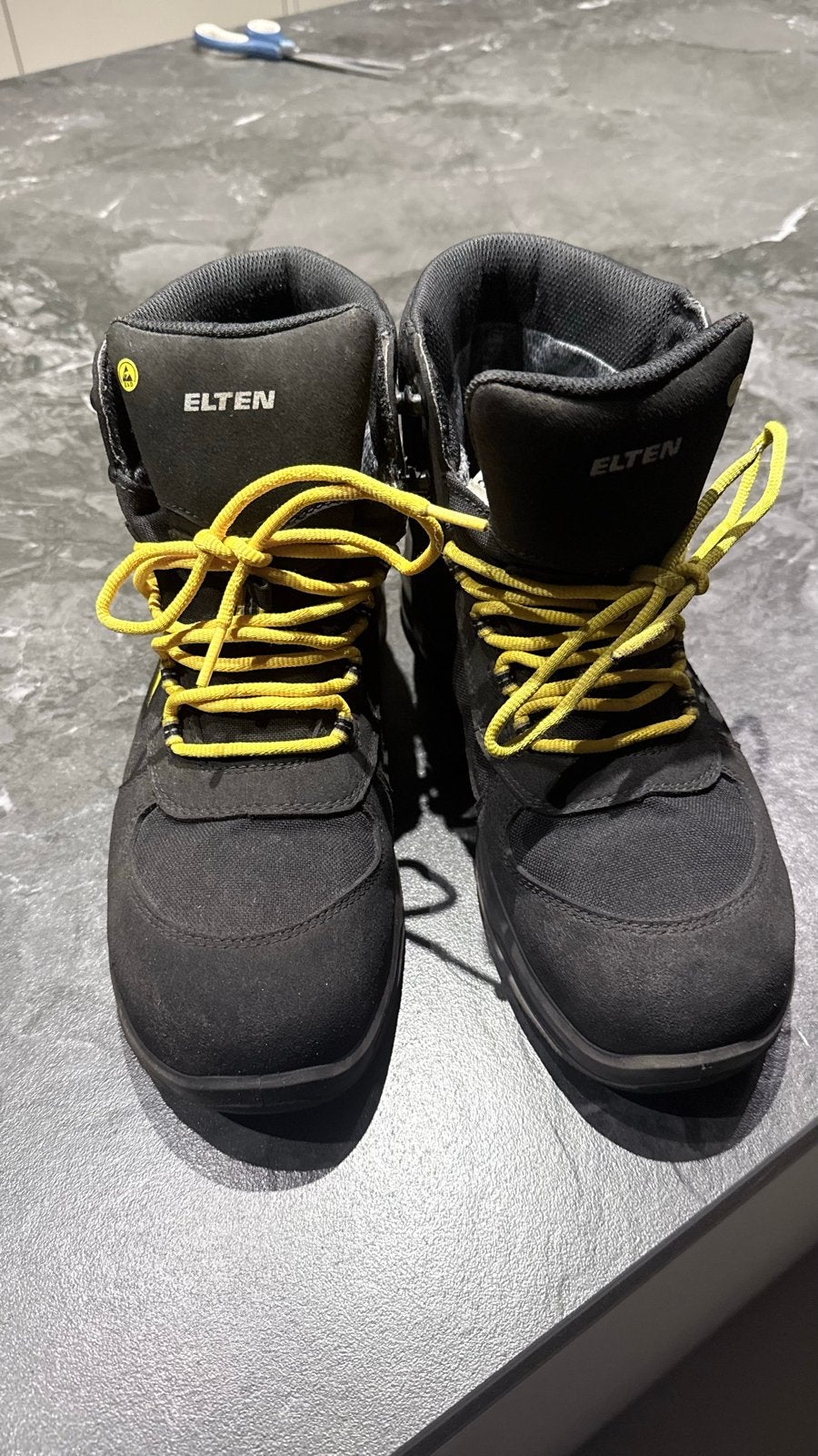 ELTEN veiligheidsschoenen - maat 43, Tuin en Terras, Werkkleding, Ophalen of Verzenden, Zo goed als nieuw, Heren, Schoenen