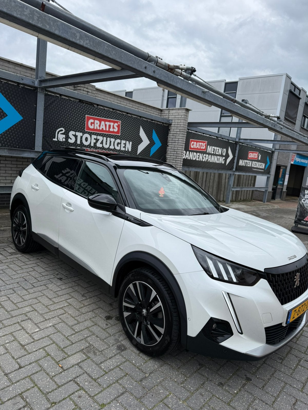 Foto 8 van Peugeot 2008 GT LINE 1.2 156pk Eat8 Pano/3D/Carplay/Keyless