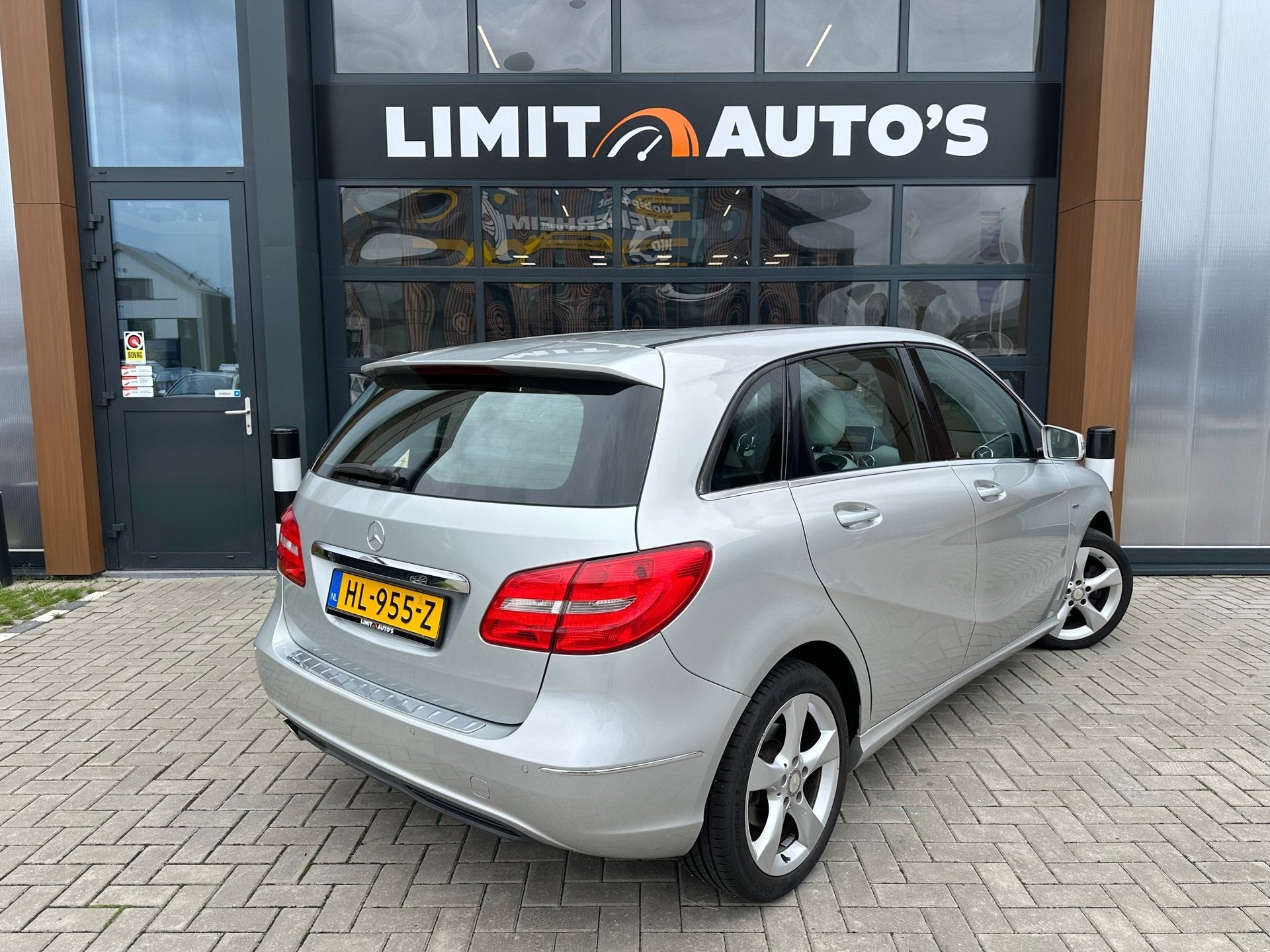 Mercedes-Benz B-klasse 200 Ambition Airco/Cruise/Navi/Pdc.v+, Auto's, Voorwielaandrijving, Gebruikt, 1295 kg, Leder en Stof
