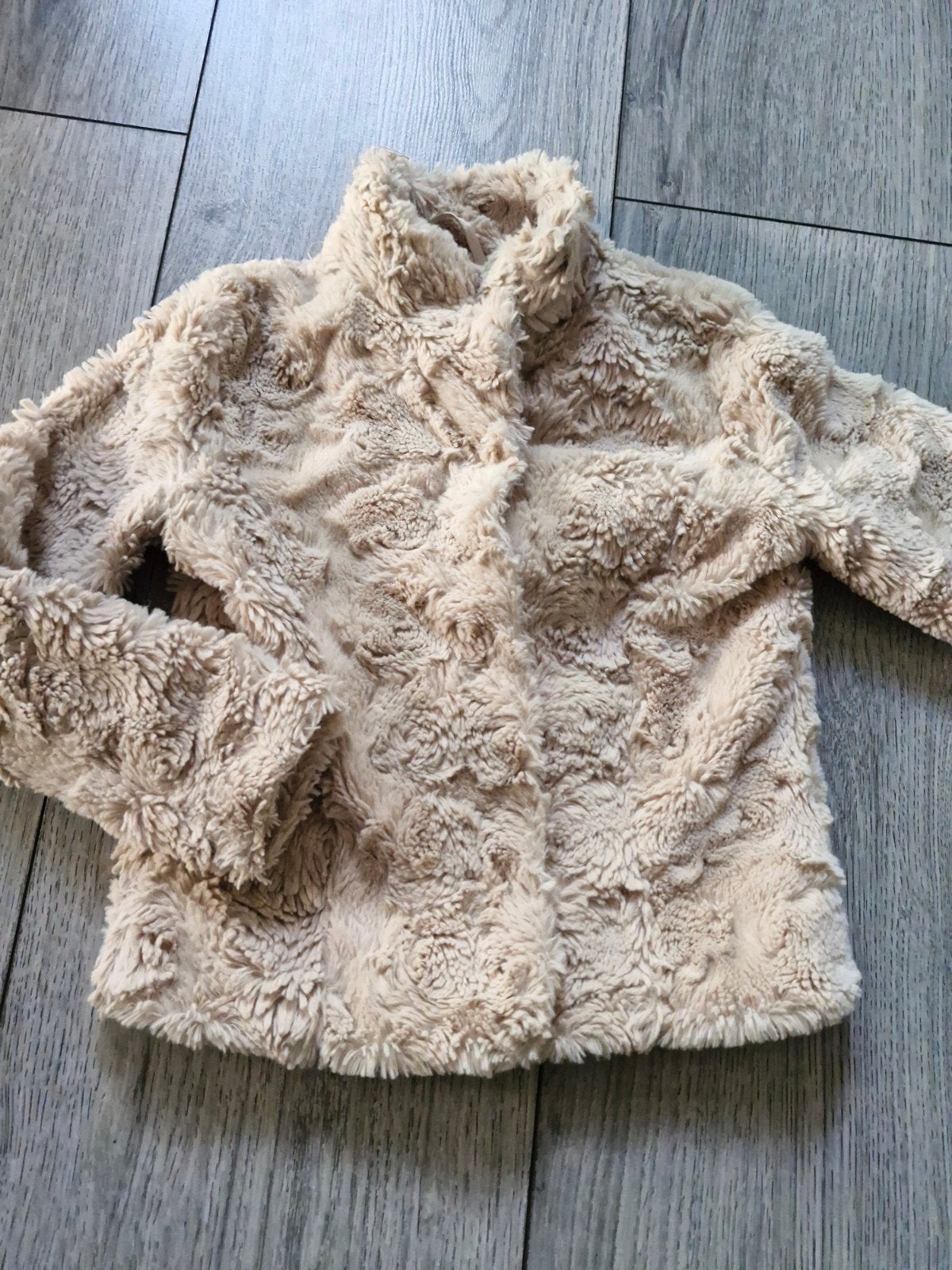 Zacht beige kinderjasje van imitatiebont, Europe Kids, Meisje, Ophalen of Verzenden, Zo goed als nieuw