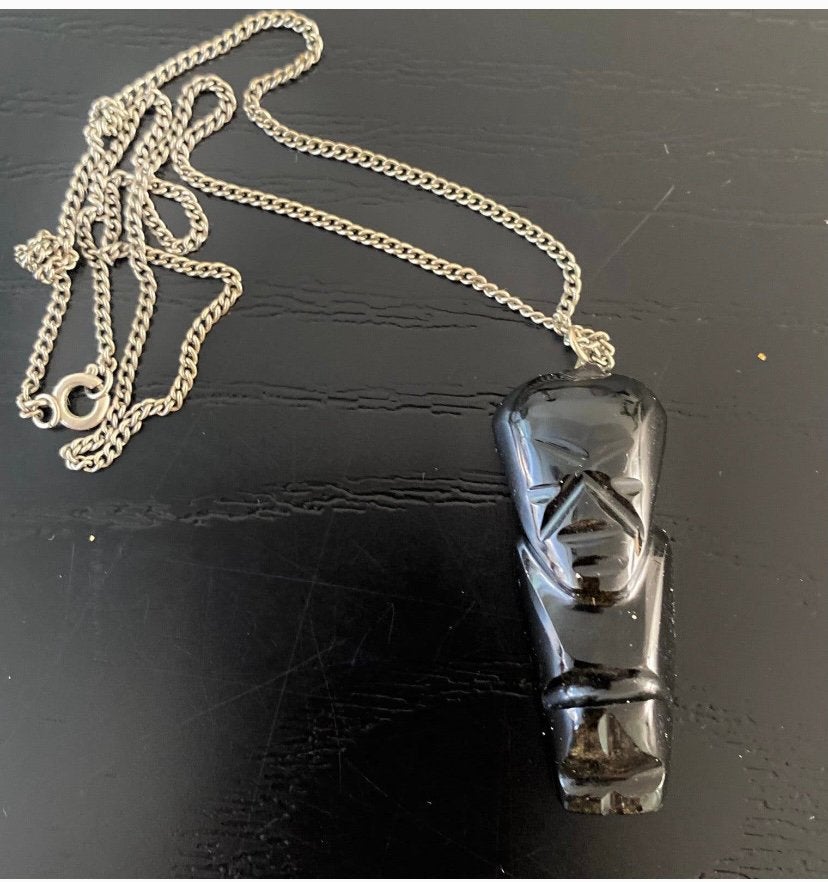Azteeks Maya beeldje van goud obsidiaan kettinghanger, Ophalen of Verzenden, Zo goed als nieuw, Goud