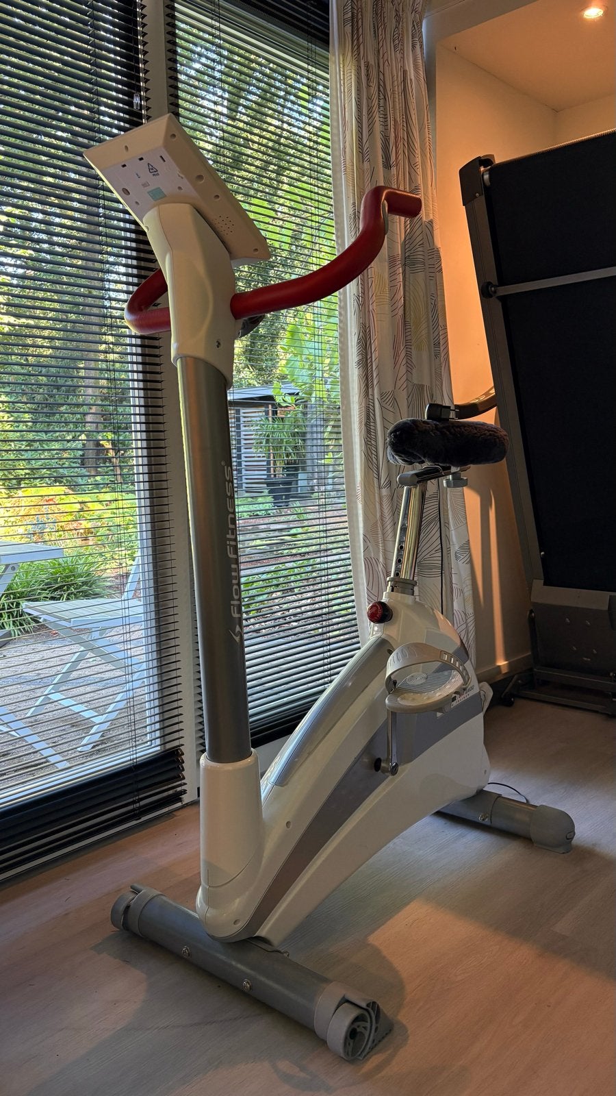 Hometrainer Flow Fitness met verstelbaar zadel, Sport en Fitness, Ophalen, Gebruikt, Metaal, Benen