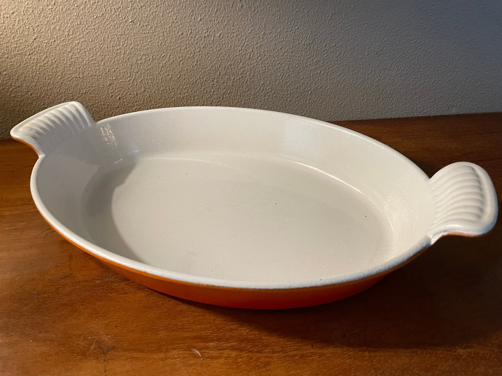 Le Creuset Ovenschaal Oranje 28 cm, Gebruikt, Gietijzer, Overige typen, Met handvatten