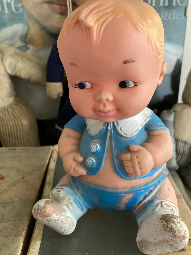 Oud speelgoed ; baby popje/piepspeeltje, Ophalen of Verzenden