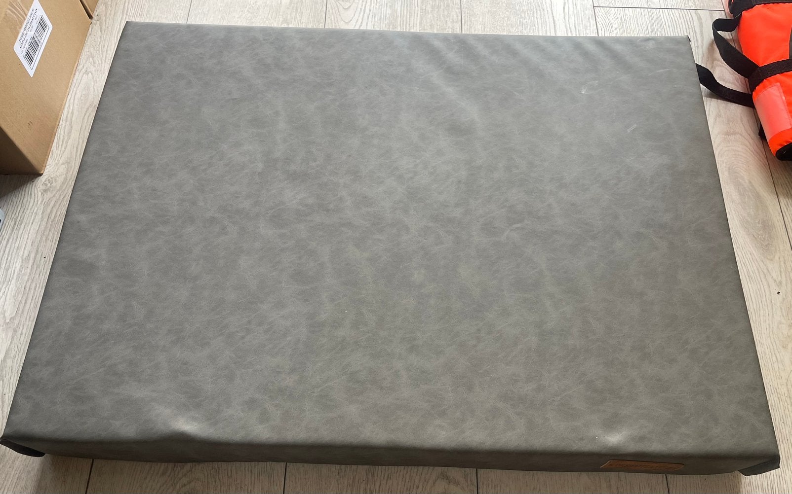 Hondenkussen all weather - waterproof, grijs - nieuw 80x59x8, Dieren en Toebehoren, Hondenmanden, Ophalen, Nieuw