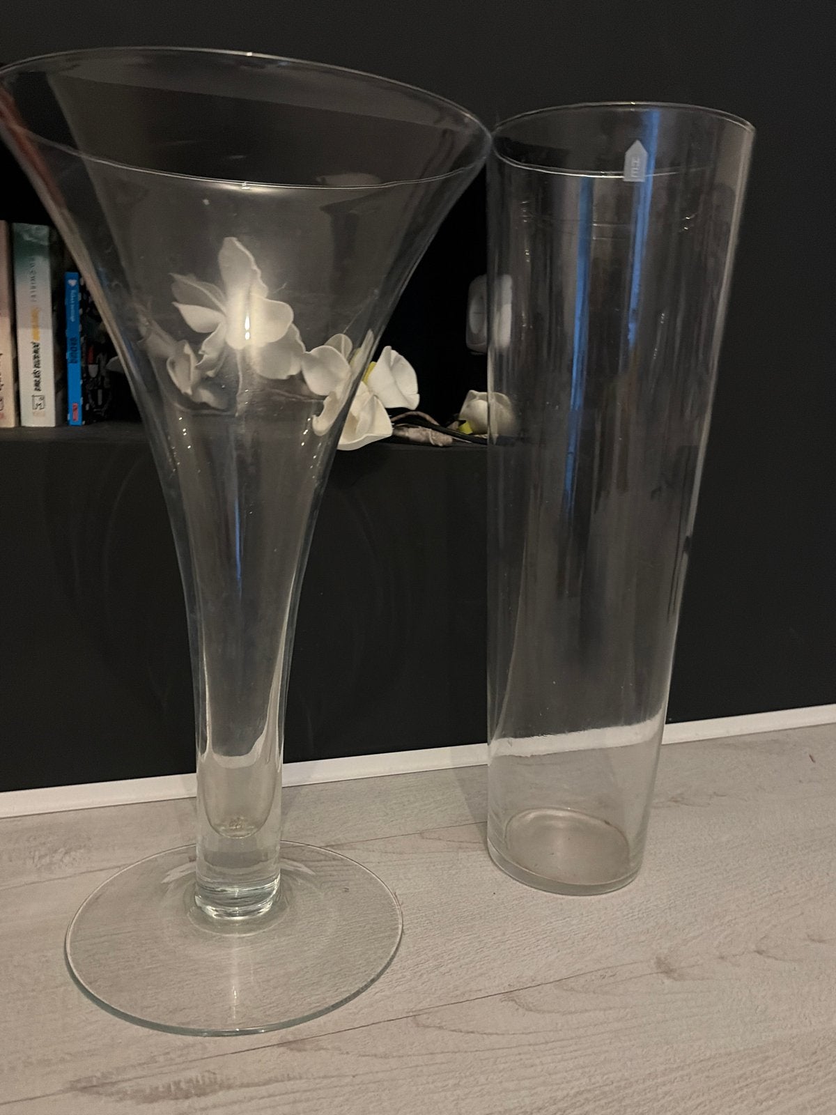 Set van 2 glazen vazen: hoge vaas en rechte vaas, Ophalen of Verzenden, Gebruikt, Transparant, Glas