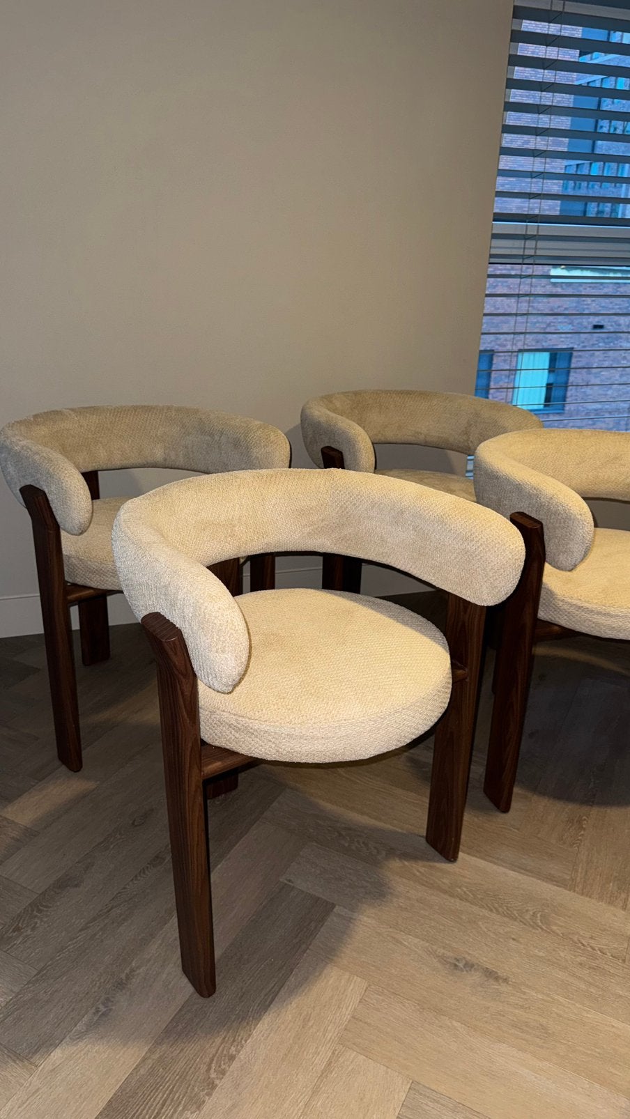 Japandi bouclé stone eetkamerstoelen, Ophalen